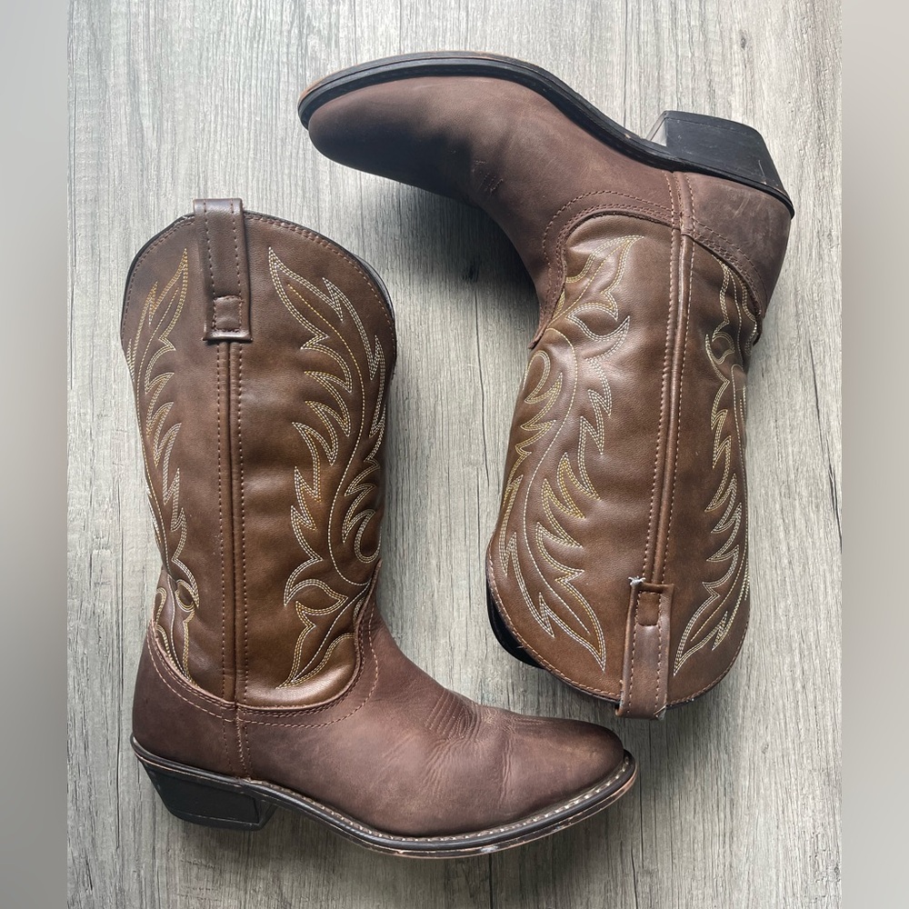 Laredo Brown Western Boots with Embroidered Design - Picture 4 of 14